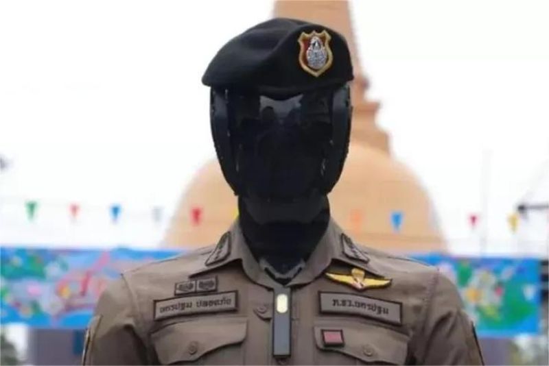 ilustrasi robot polisi AI