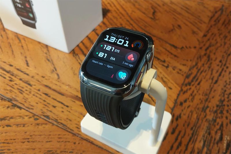 ilustrasi smartwatch modern dengan tampilan fitur kesehatan di layar