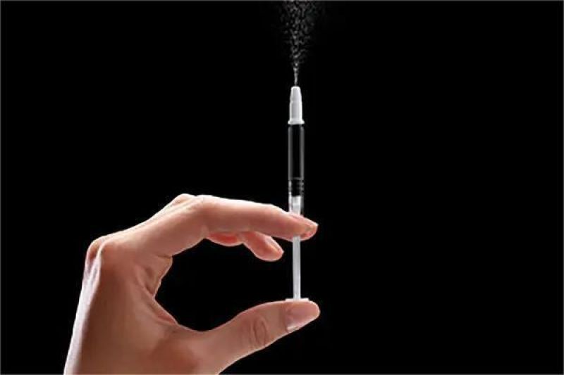 ilustrasi vaksin flu berbentuk nasal spray yang digunakan