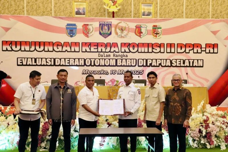 Rapat Kunker Komisi II DPR RI dalam rangka evaluasi DOB di Papua Selatan, Jumat (16/5/2025).  (ANTARA/HO-Puspen Kementerian Dalam Negeri)