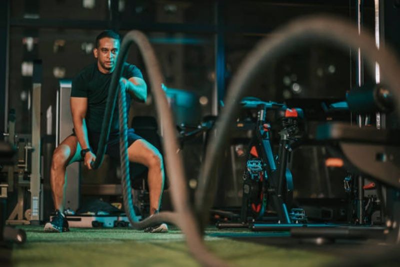 Olahraga Bisa Picu Serangan Jantung? Ini Bahaya FOMO Workout yang Tak Banyak Disadari