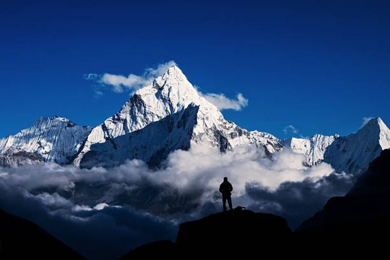 Gunung Everest Ternyata Bertambah Tinggi: Fakta Baru yang Mengejutkan Dunia!