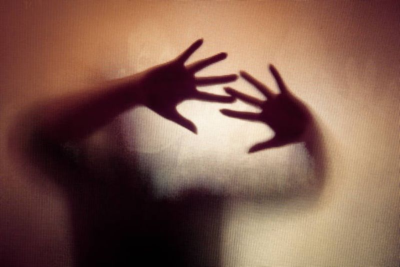 Skandal Tersembunyi di Balik Jas Putih: Mengapa Perempuan Rentan Jadi Korban Kekerasan Seksual di Layanan Kesehatan Indonesia?