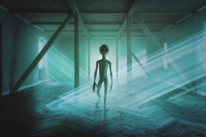 Benarkah Teknologi Alien Pernah Jatuh di Samudra Pasifik? Klaim Baru Ilmuwan Harvard Bikin Geger Dunia!