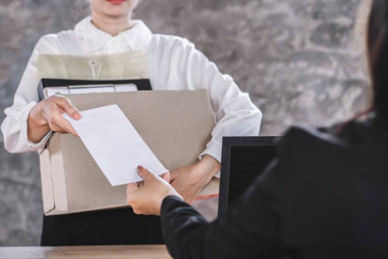 PHK Meningkat Tajam! Bagaimana Cara Bertahan Finansial di Tengah Ancaman Ekonomi Tak Pasti?