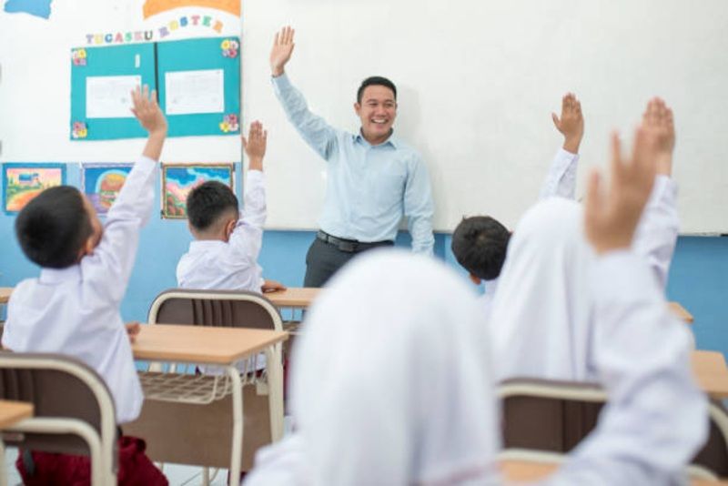 Indonesia Emas 2045: Bisakah Digitalisasi Pendidikan Menjawab Tantangan Masa Depan?