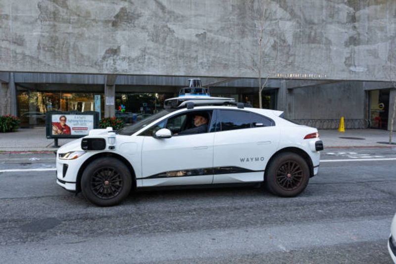 Robotaxi Mengancam Pekerjaan Ojol? Ekspansi Diam-diam Raksasa Teknologi AS-China Siap Guncang Dunia!