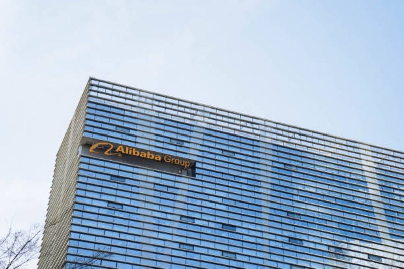 Alibaba Bangkit Kembali: Kemitraan Strategis dengan RedNote dan Inovasi Ritel Instan untuk Rebut Pasar