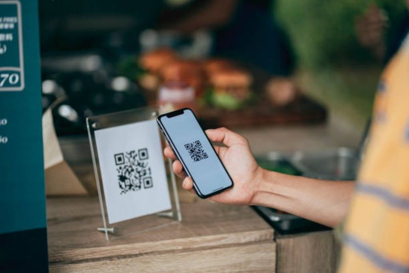 Bahaya Tersembunyi di Balik QR Code: Waspadai Penipuan Quishing yang Bisa Menguras Rekening Anda!