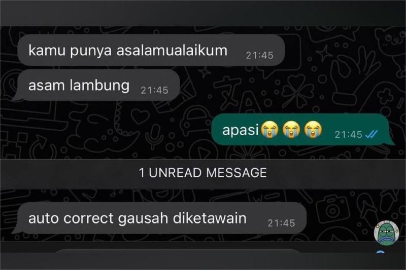 ilustrasi orang tertawa sambil melihat chat typo lucu di grup WhatsApp