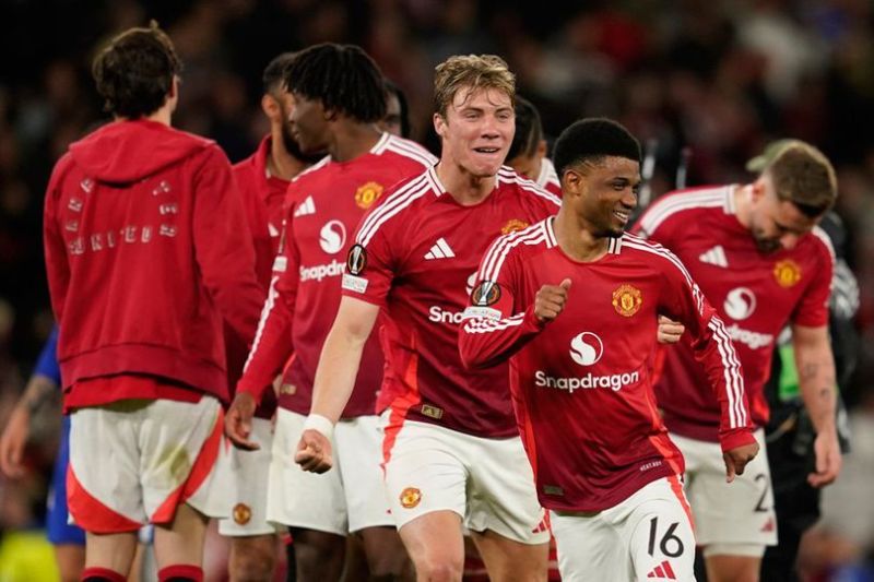 Manchester United akan bertemu Aston Villa di laga terakhir Liga Inggris 2024-2025. (c) AP Photo/Dave Thompson
