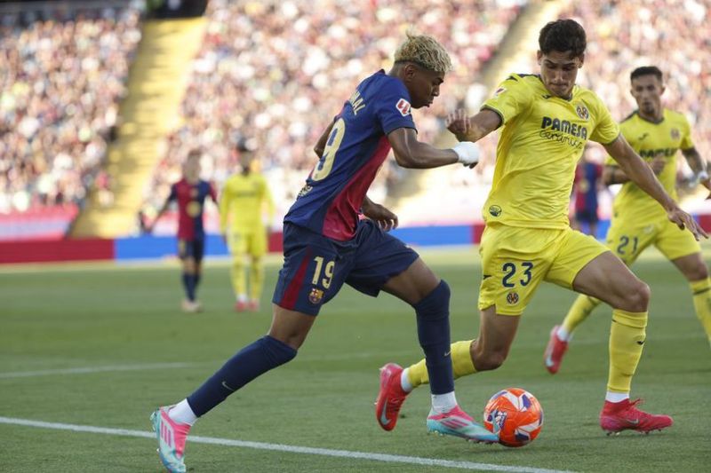 Aksi Lamine Yamal di laga Barcelona vs Villarreal, Senin (19/05/2025). (c) AP Photo/Joan Monfort