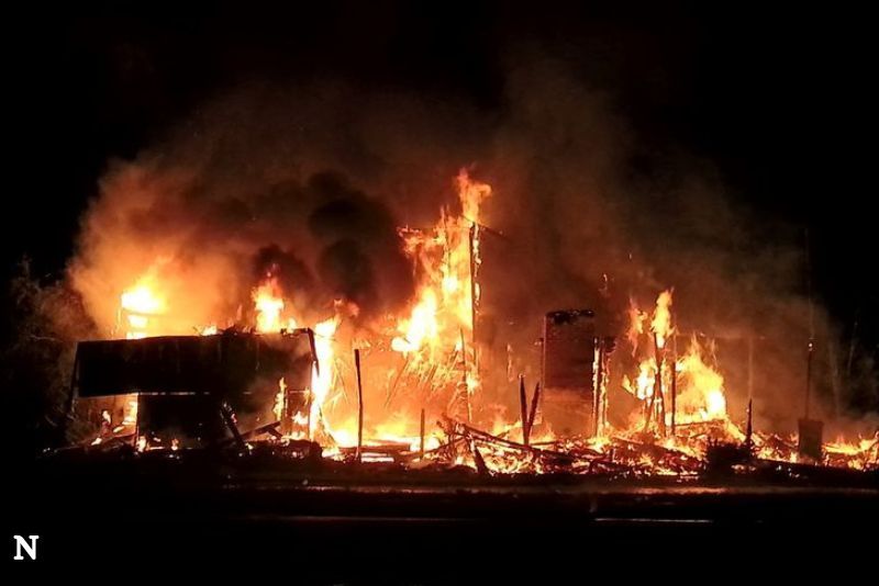 17 Unit Mobil Pemadam Kebakaran Dikerahkan untuk Memadamkan Kebakaran di Cipinang