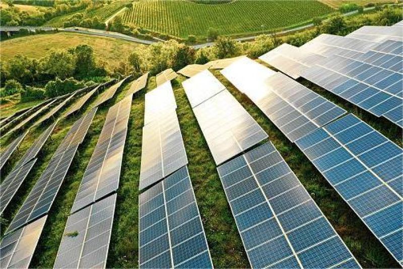 pembangkit energi terbarukan tenaga surya di daerah pedesaan