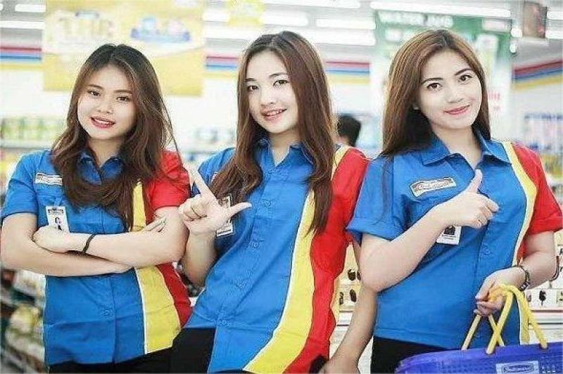 ilustrasi pelamar kerja di Indomaret sedang antre seleksi karyawan baru