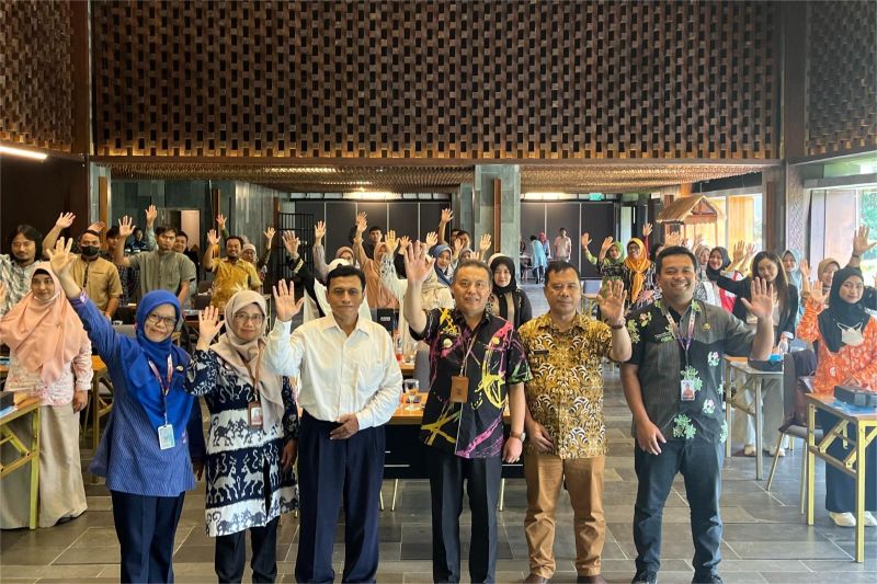 pelaku UMKM sedang mengikuti pelatihan bisnis yang diselenggarakan oleh pemerintah daerah