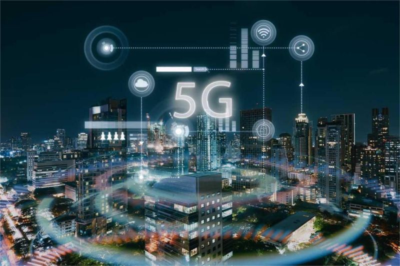 pemandangan kota modern dengan jaringan 5G dan berbagai teknologi pintar