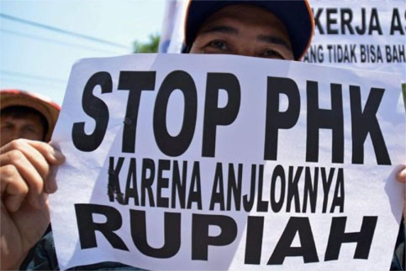 PHK massal di sektor industri menyebabkan banyak pekerja kehilangan pekerjaan