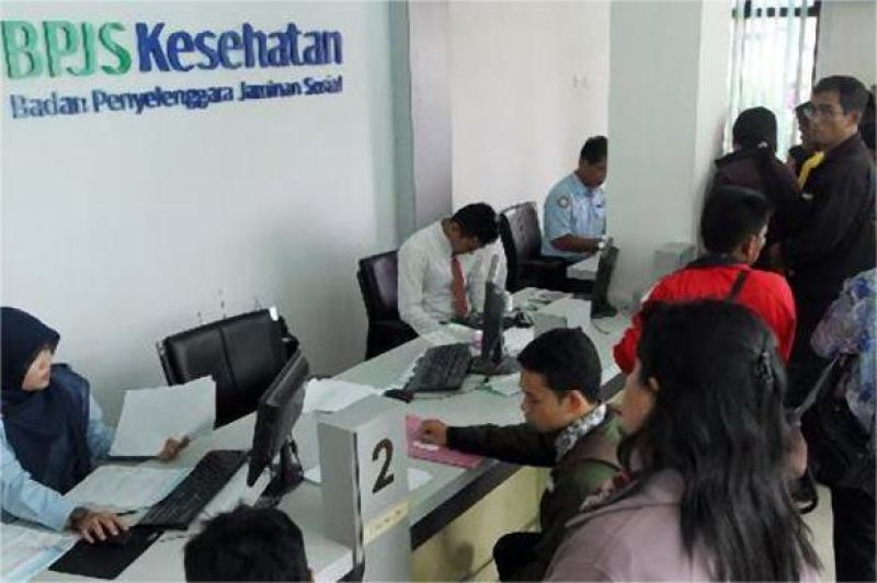 antrian panjang BPJS di rumah sakit rujukan