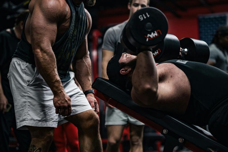 Cara Menghindari Cedera di Gym
