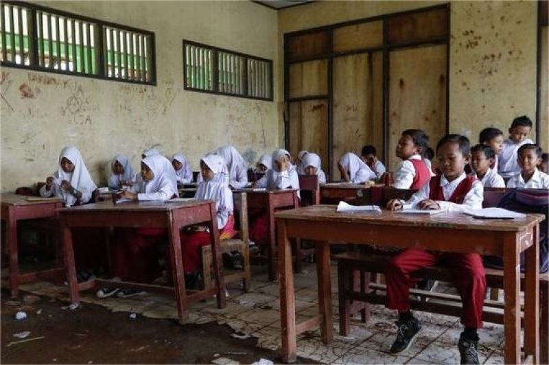 sekolah dasar di daerah dengan fasilitas terbatas meski anggaran pendidikan naik