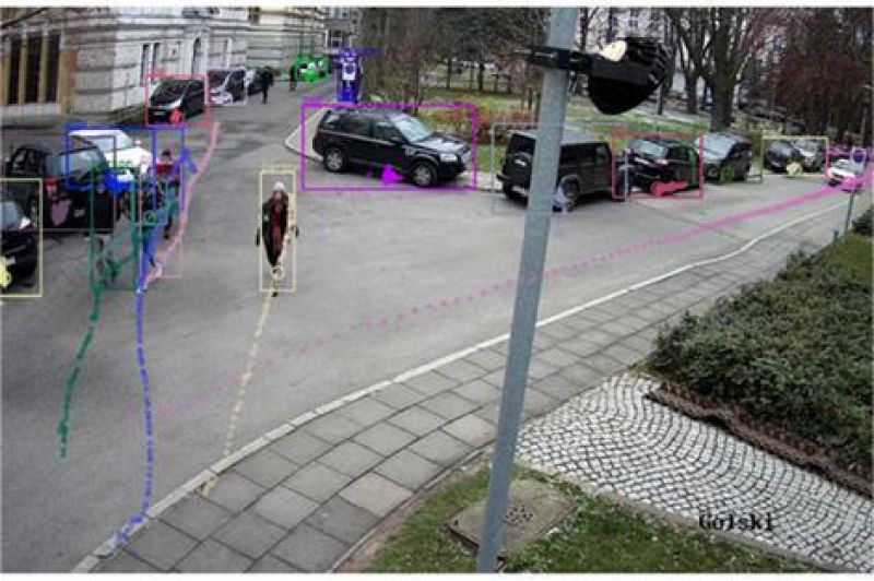 sensor pintar terpasang di jalan kota