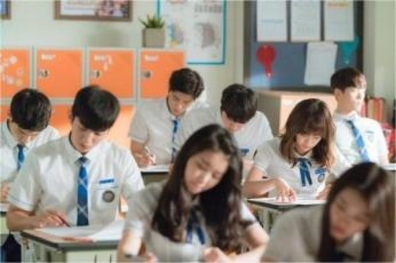siswa SMA Korea Selatan sedang belajar