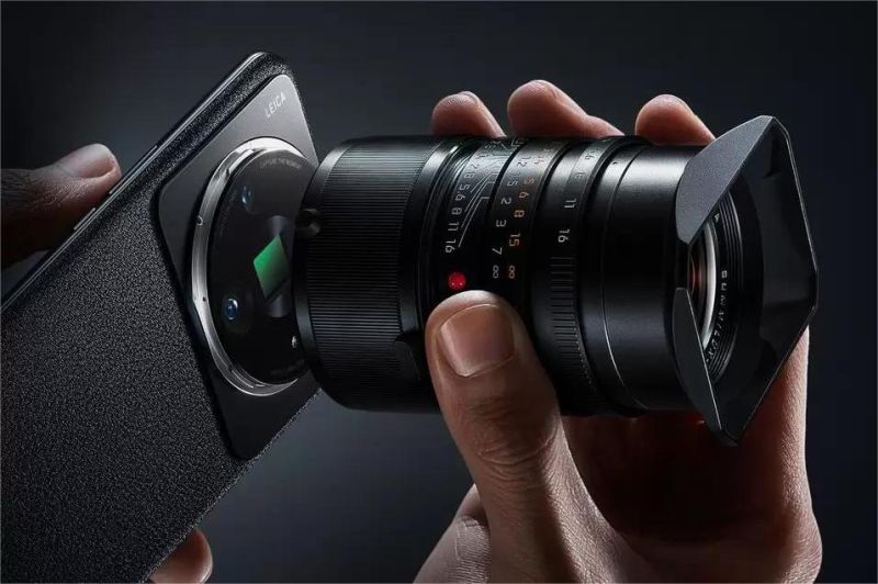 smartphone Xiaomi dengan kamera 3D holografik dan tampilan visual tiga dimensi