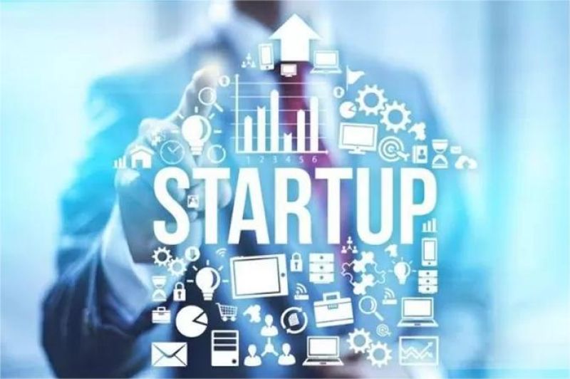 aktivitas startup teknologi di Indonesia dengan tim kerja dan teknologi digital