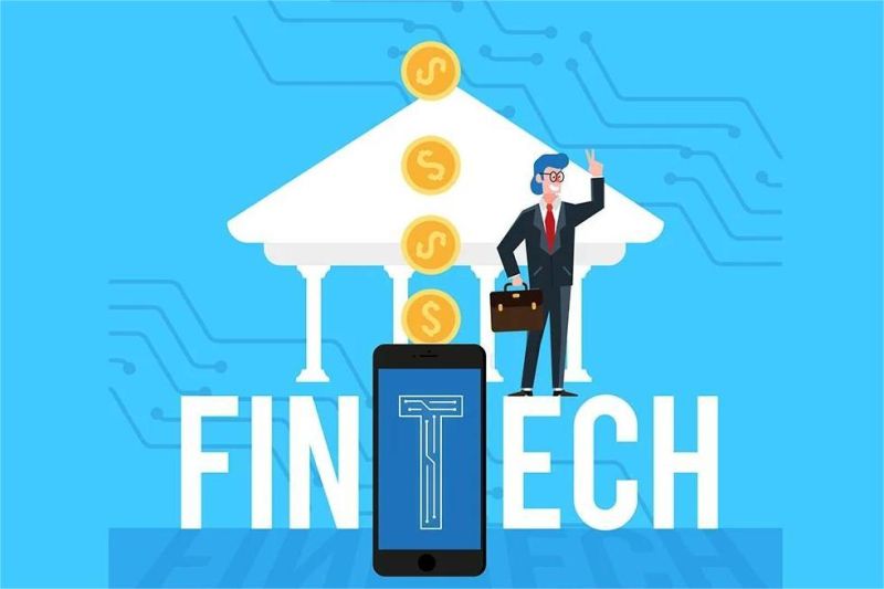 tim startup fintech dengan laptop dan grafik pertumbuhan pendanaan di layar
