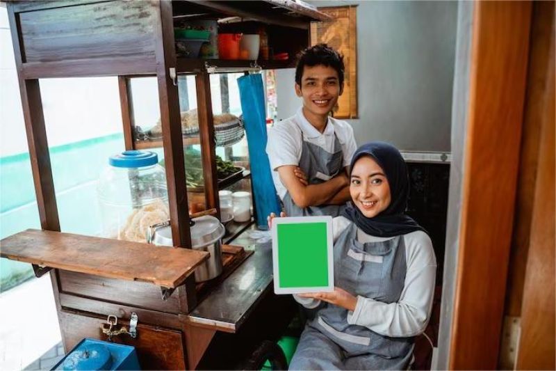 pelaku UMKM belajar teknologi digital di program pelatihan pemerintah