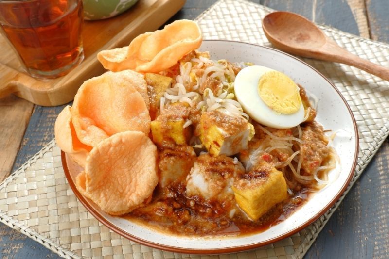 Bagaimana cara membuat ketoprak Betawi?