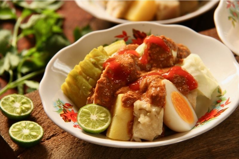 Apa resep siomay Bandung lengkap dengan bumbu kacang?