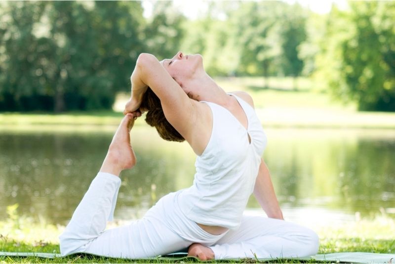Apa Itu Vinyasa Yoga dan Manfaatnya?
