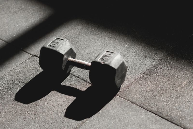 Menghindari Cedera Umum Saat Berolahraga di Gym