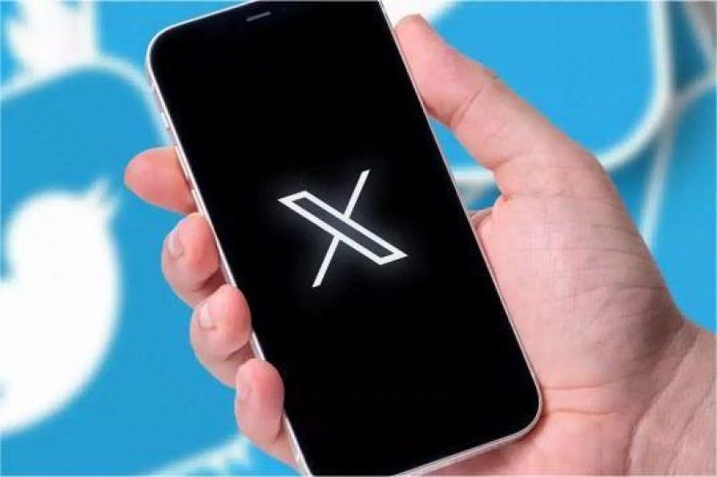 fitur AI X sedang mengedit foto otomatis dengan antarmuka modern