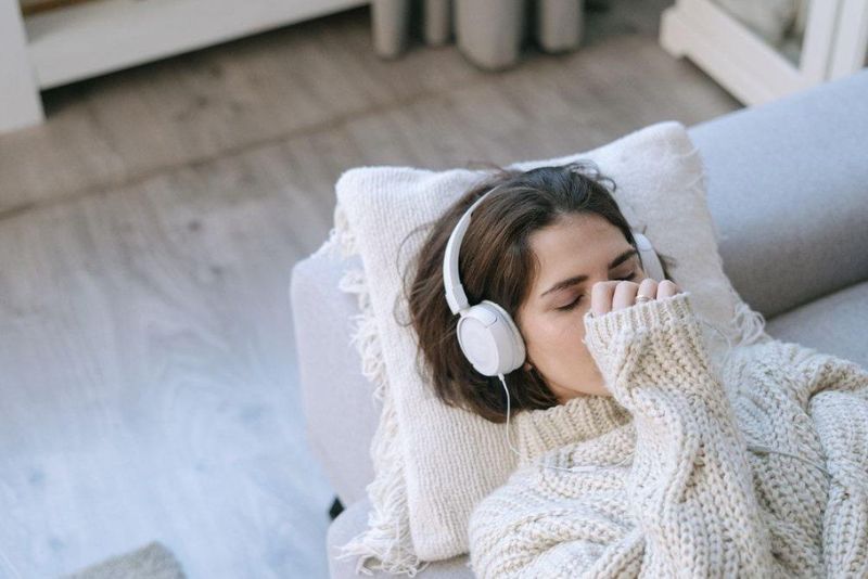 Ini Dia Tingkat Volume Headset yang Aman Buat Dipakai!