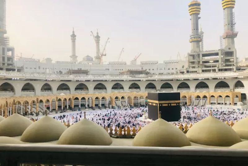 Ibadah Haji di Tengah Cuaca Ekstrem dari Siang Terik Hingga Malam Dingin, Ini Cara Jemaah Tetap Fit