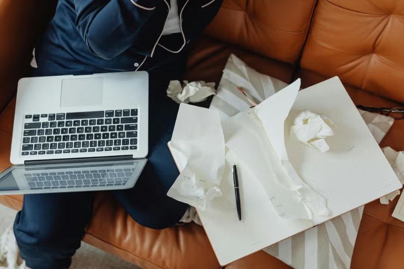 Benarkah Meletakan Laptop di Paha Dapat Membahayakan Tubuh?
