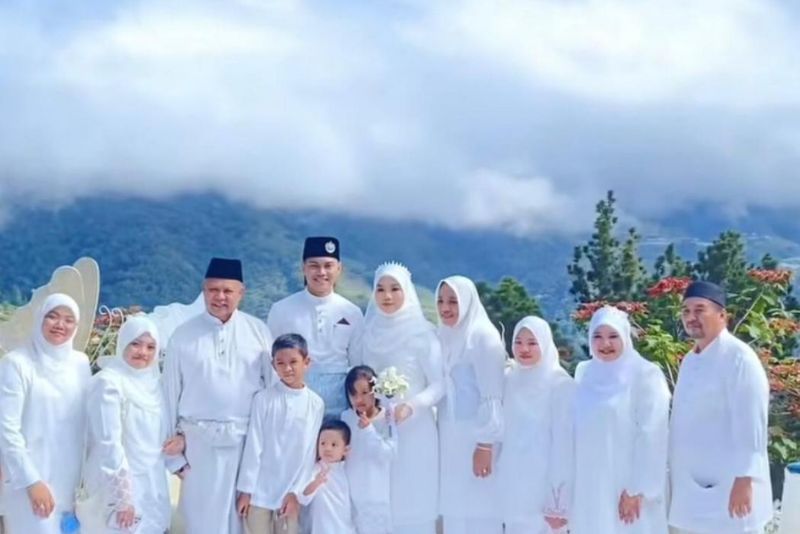 Bikin Iri Akad Romantis Pasangan Ini Berlangsung di Puncak Gunung