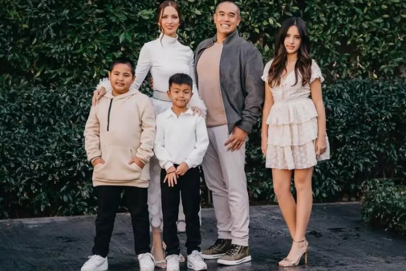 Salut! Gaya Parenting Nia Ramadhani Ajarkan Anak-Anaknya Mandiri