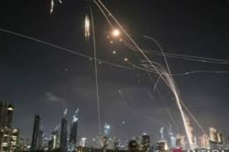 Amerika Serikat Bantu Israel Hentikan Serangan Rudal Iran