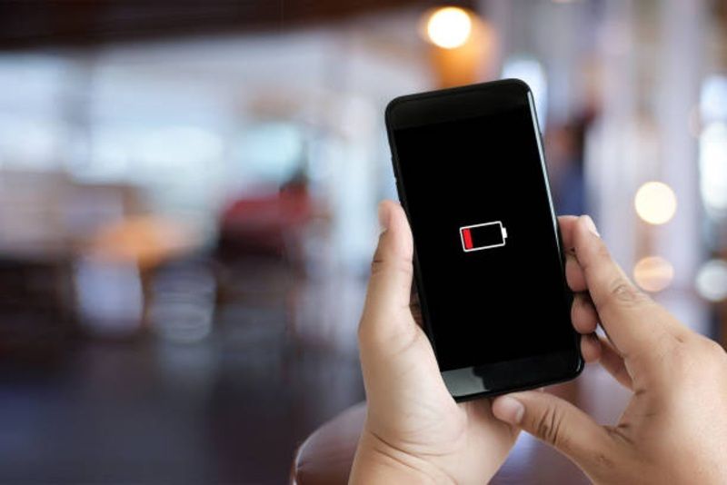 Duel Teknologi: Huawei Kembali Guncang Pasar, Tapi Masih Kalah Tipis dari iPhone 16?