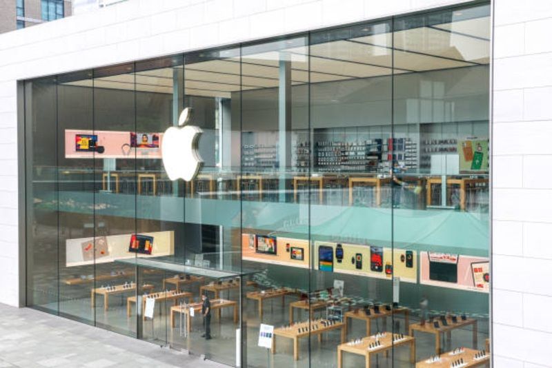 Terancam Tergusur di Negeri Tirai Bambu? Ini Alasan Apple Gagal Luncurkan AI iPhone di China!