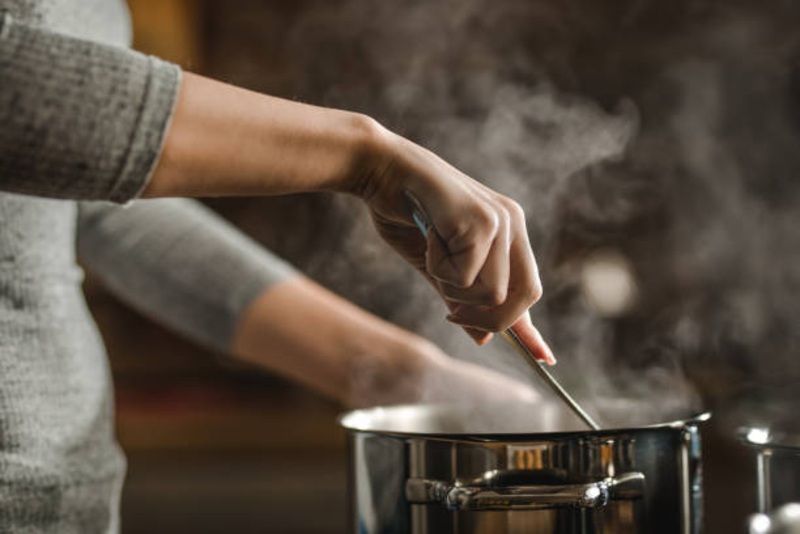 Hati-Hati! 5 Makanan Sehari-hari Ini Bisa Picu Kanker Diam-Diam Lewat Proses Masak Panas