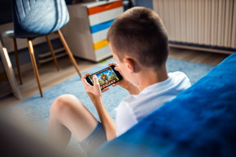 Dampak Mengejutkan Gadget pada Anak: Lebih dari Sekadar Waktu Layar