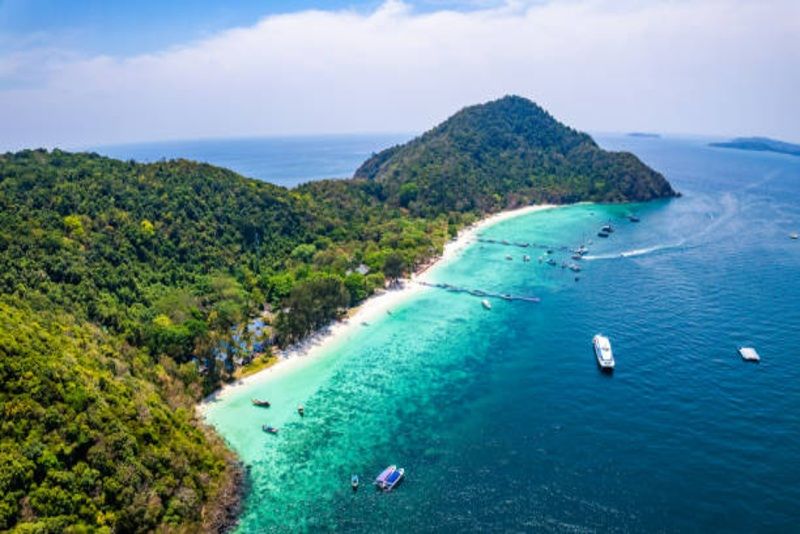 Pulau Misterius Tiba-Tiba Muncul di Laut Kaspia: Pertanda Alam atau Dampak Perubahan Iklim?