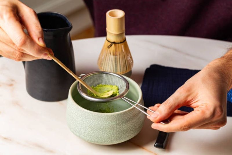 Matcha vs Teh Hijau: Minuman Sehat Favorit Anak Muda, Mana yang Lebih Baik untuk Tubuh?