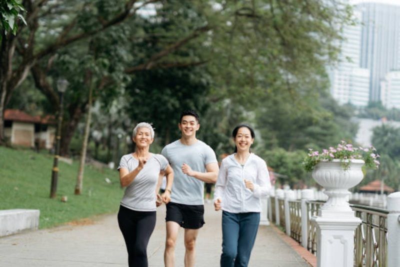Berapa Lama Harus Jalan Kaki agar Lemak Perut Lenyap? Ini Rahasia Efektifnya!