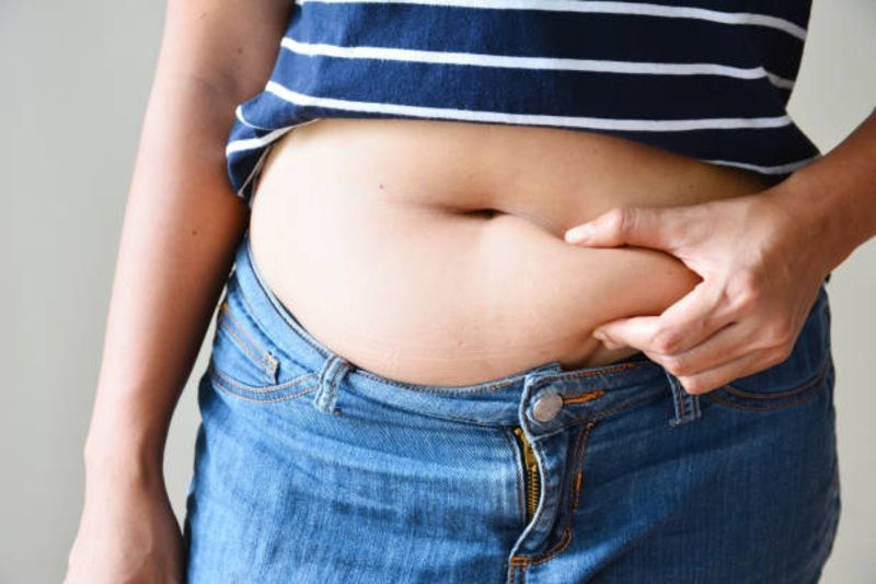 Waspada Lemak Perut: 8 Makanan dan Minuman Ini Bisa Jadi Penyebab Utamanya